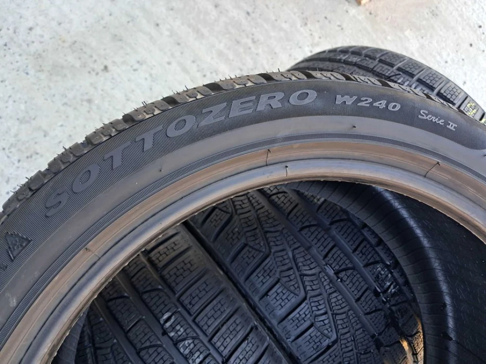 Резина зима НОВА Pirelli 235/40 R18 sottozero winter 240 serie II