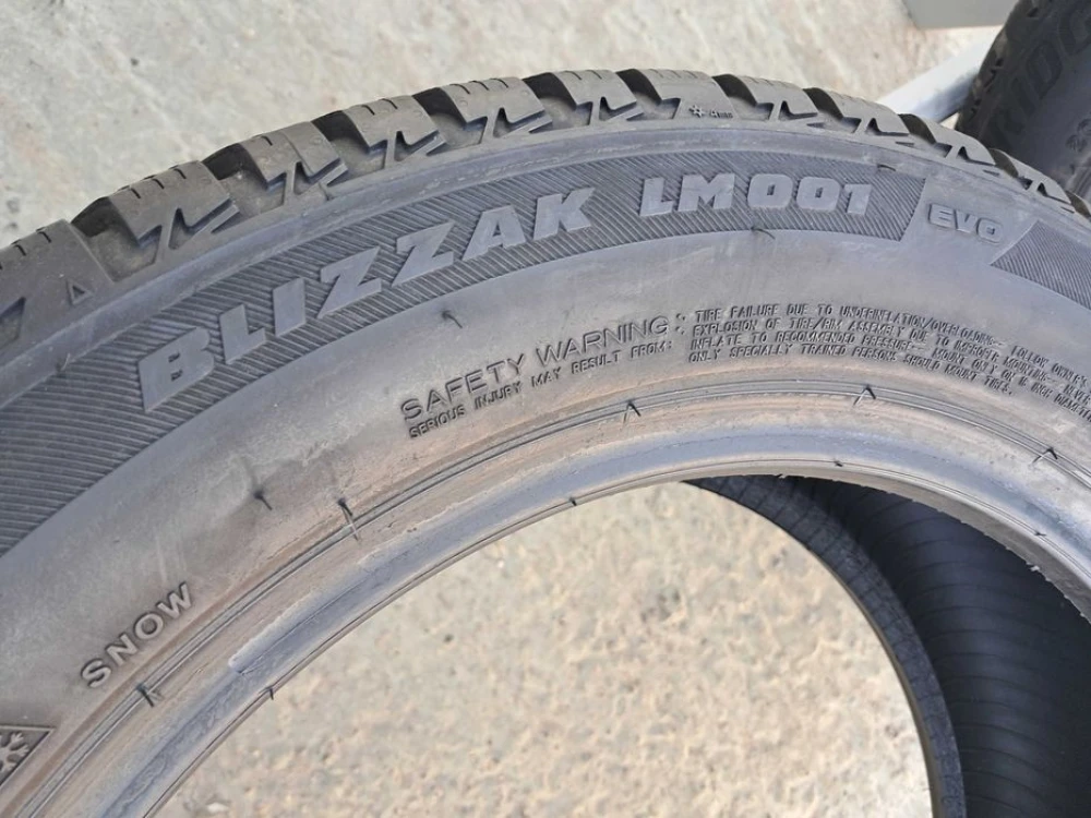 Резина зима 90% протектор Bridgestone 205/55 R16 Blizzak LM001 EVO