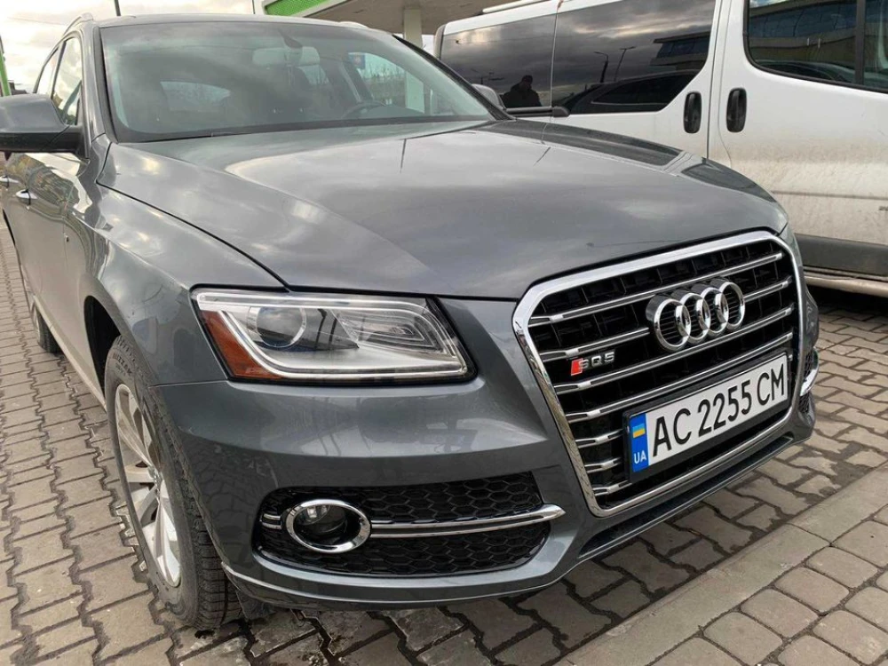 Бокові решітки Audi Q5 8R (12-16) в сток передній бампер