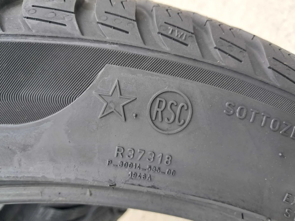 Резина зима 80% протектор Pirelli 275/40 R18 Sottozero 3 RFT