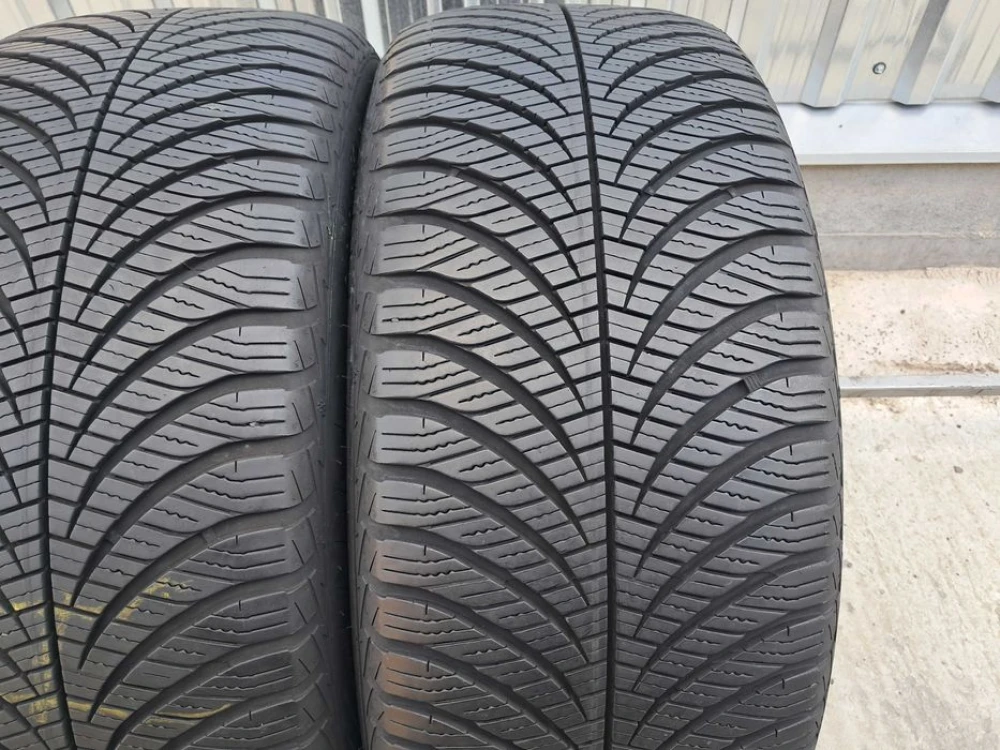 Резина 90% протектор Good Year 245/45 R18 Vector4Seasons GEN-2
