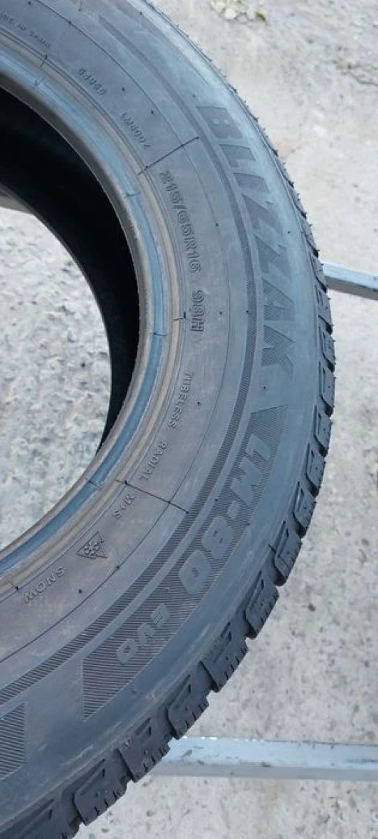 Резина зима 90% протектор Bridgestone 215/65 R16 Blizzk LM 80 EVO