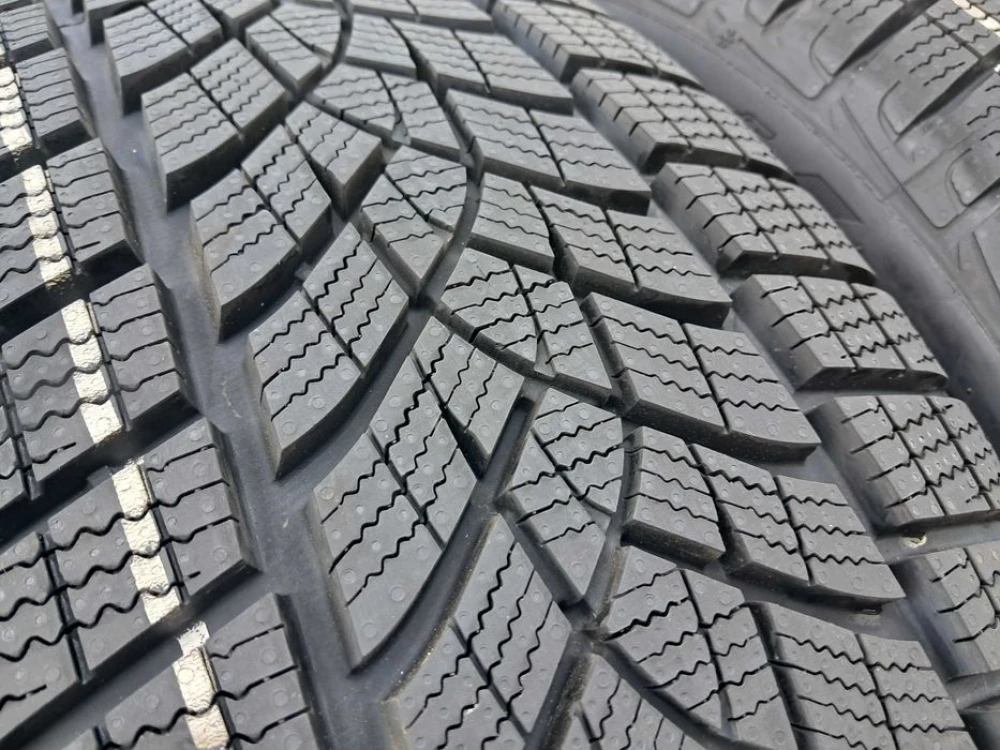 Резина зима НОВА Good Year 215/55 R18 Ultra Grip Performance Qashkai