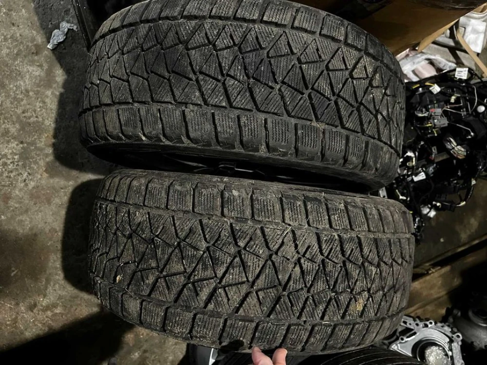 Диск R20 9,0JX20 ET57 Porsche резина Bridgestone Blizzak 275/45R20