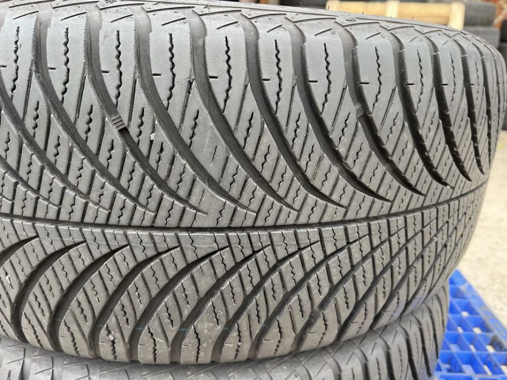 235/50 r18 Goodyear Vector 4Season Резина всесезонная