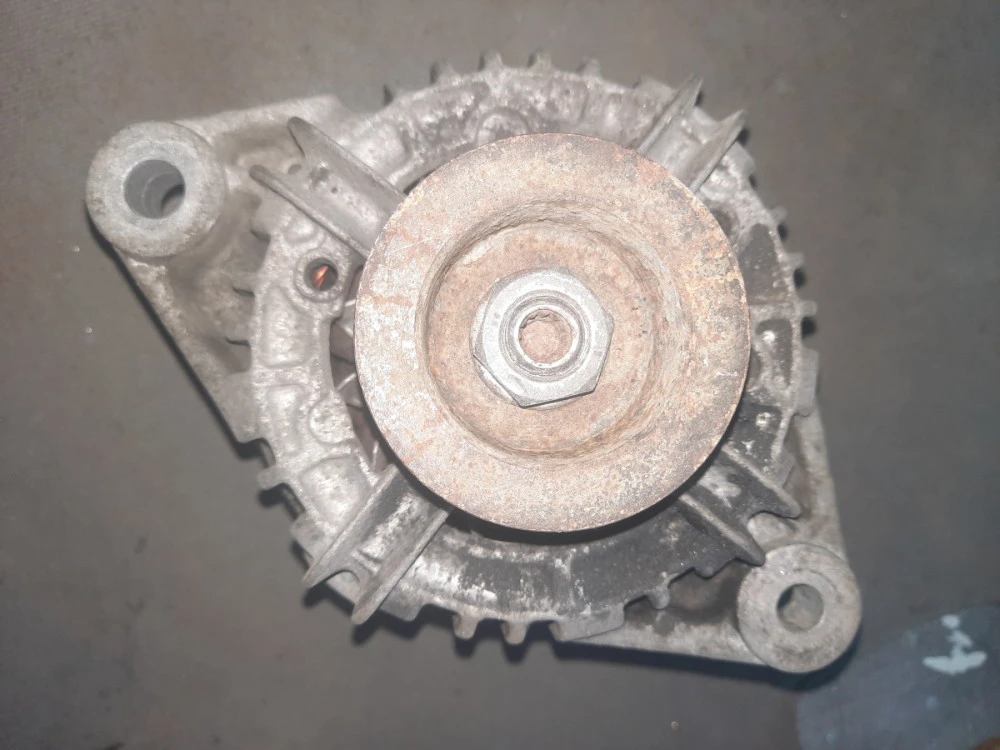 Генератор Альфа-ромео 147 937 (Alfa Romeo 147) 0124415015 Bosch
