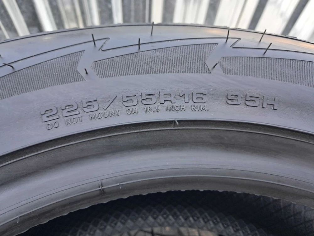 Резина зима НОВА Good Year 225/55 R16 Ultra Grip Performance