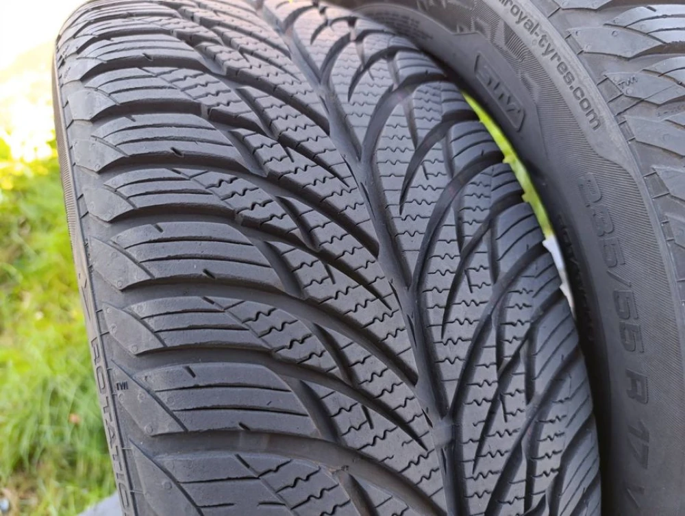 Майже нові всесезонні шини Uniroyal 235/55 R17 резина Р17