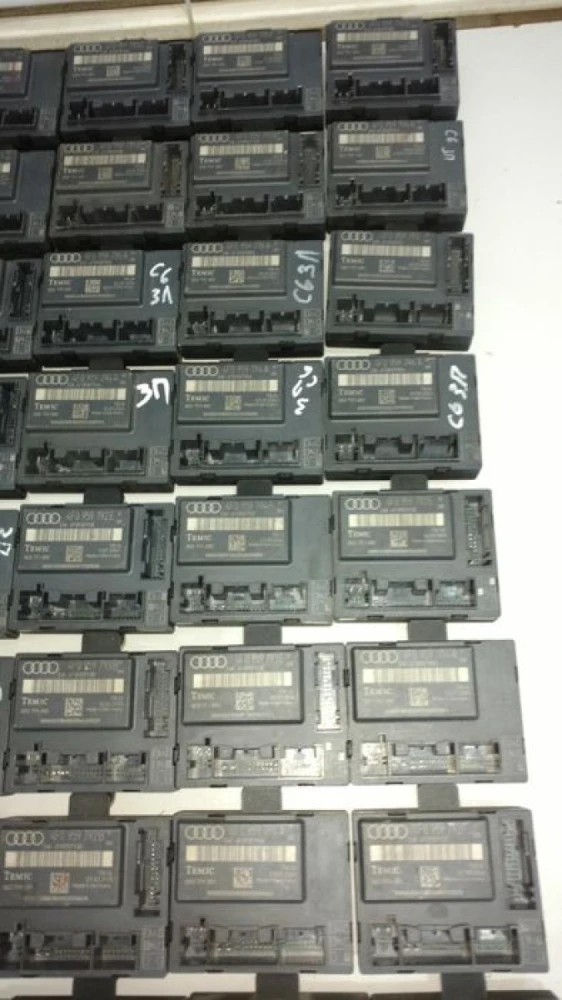 Модуль блок комфорту дверей Audi 4FO959795A 4FO959792E комфорта