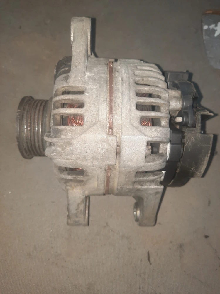 Генератор Альфа-ромео 147 937 (Alfa Romeo 147) 0124415015 Bosch