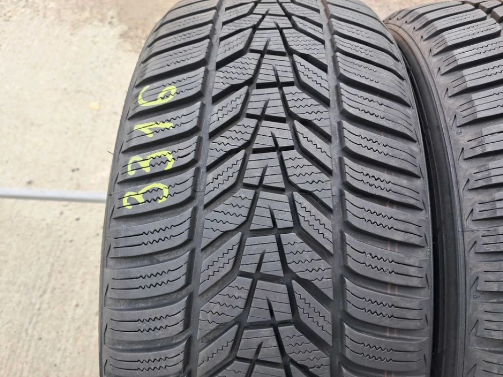 Резина зима 95% протектор Hankook 225/50 R18 I'Cept ECO 3