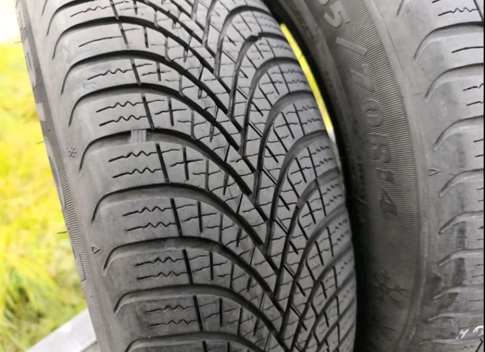 Всесезонні шини Debica 165/70 R14