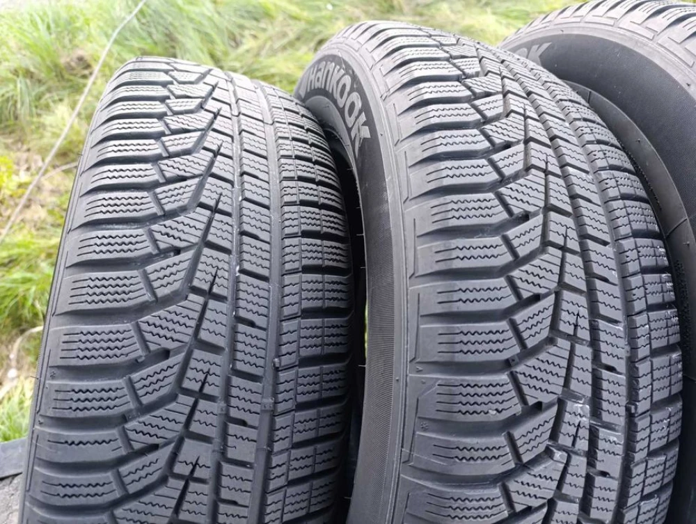 Майже нові зимові шини Hankook 215/65 R17
