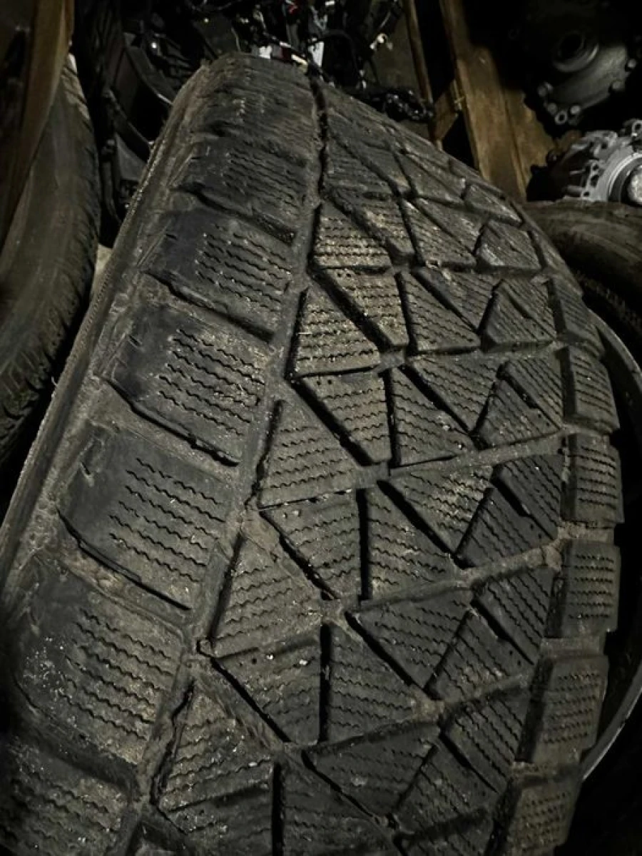 Диск R20 9,0JX20 ET57 Porsche резина Bridgestone Blizzak 275/45R20