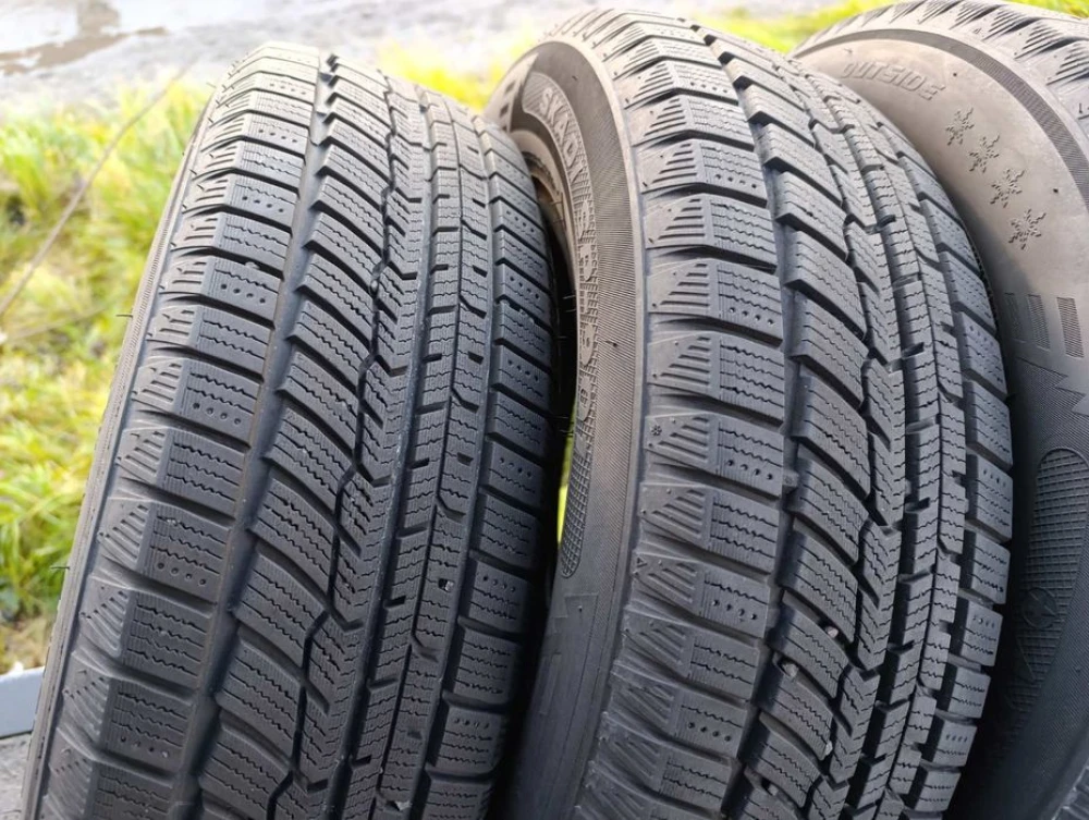 Майже нові зимові шини Austone 175/70 R14