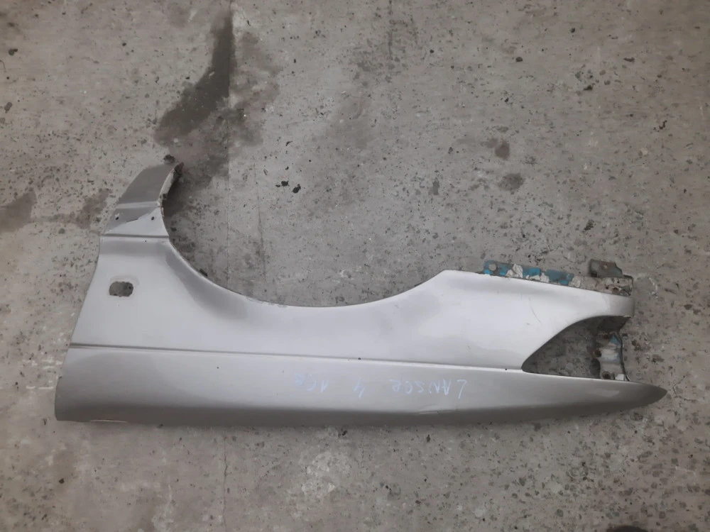 MB549985 крыло переднее левое Mitsubishi Lancer IV