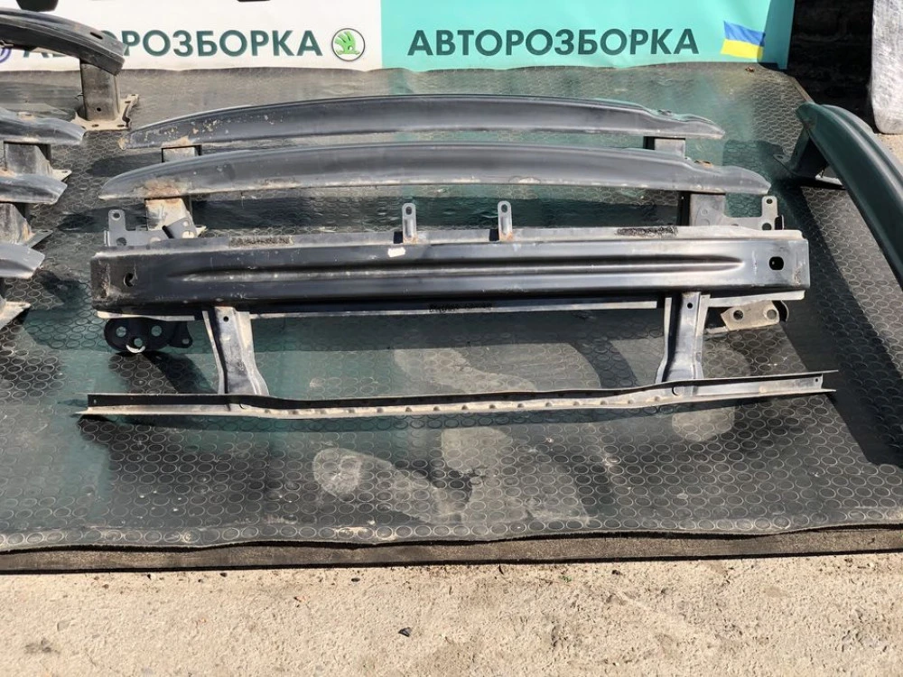 Усилитель бампера Пассат Б6 Підсилювач Passat B6 golf 5 skoda a5