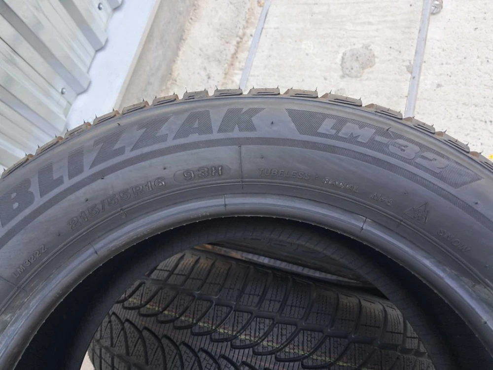 Резина зима НОВА Bridgestone 215/55 R16 Blizzak LM-32