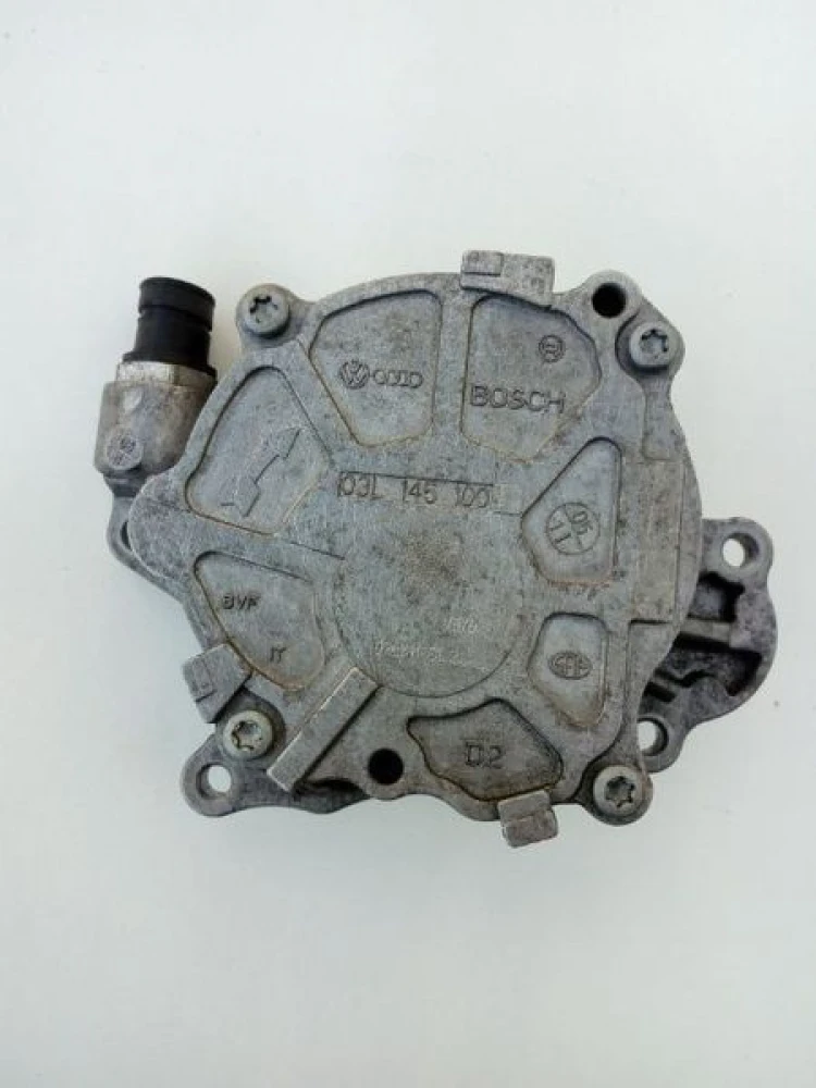 Насос вакуумный 03L 145 100 F Volkswagen Passat B7 Пассат Б7 CAYC