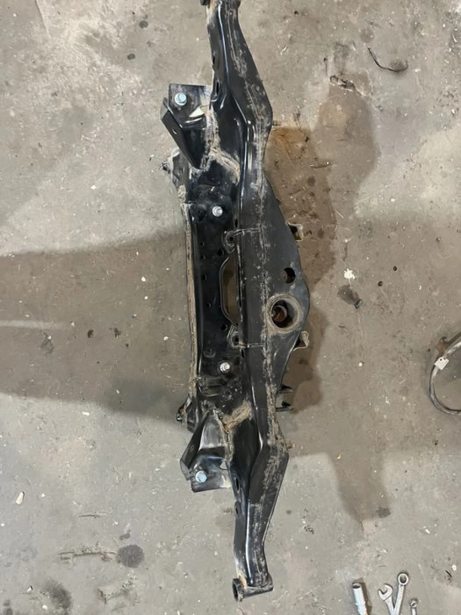 Подрамник задний балка nissan rogue 2016 2019