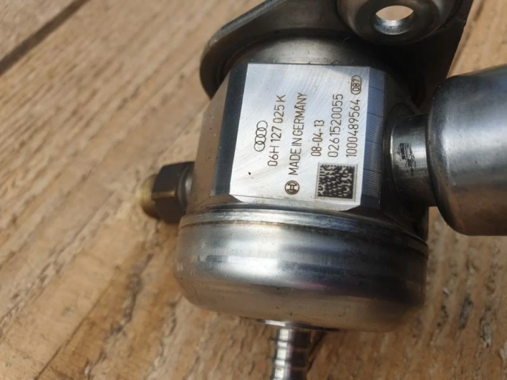 Насос топливный (тнвд) 06H 127 025 K Audi Ауді A4 B8 1.8 TFSI Розборка
