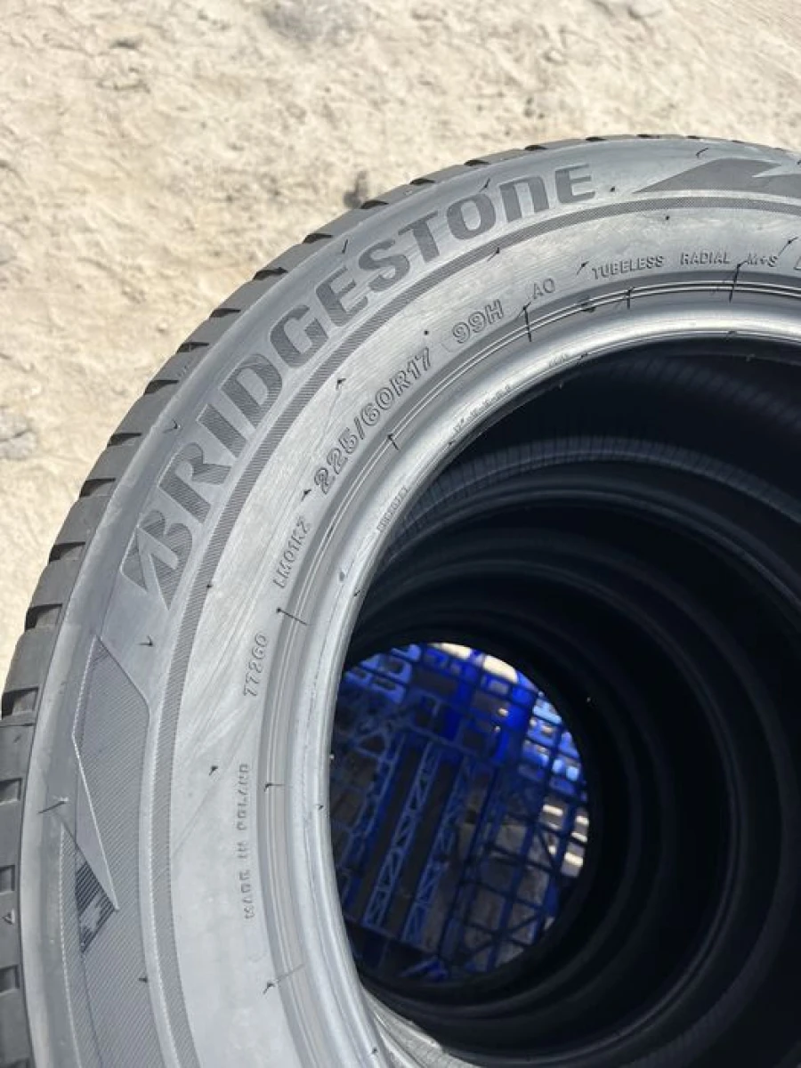 225/60 r17 Bridgestone Blizzak LM001 Резина зимняя