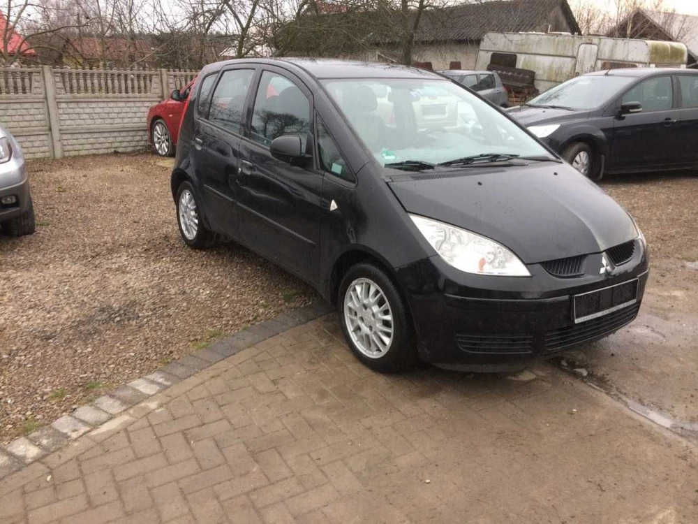 кузовщина,запчастини б/у для Mitsubishi Colt