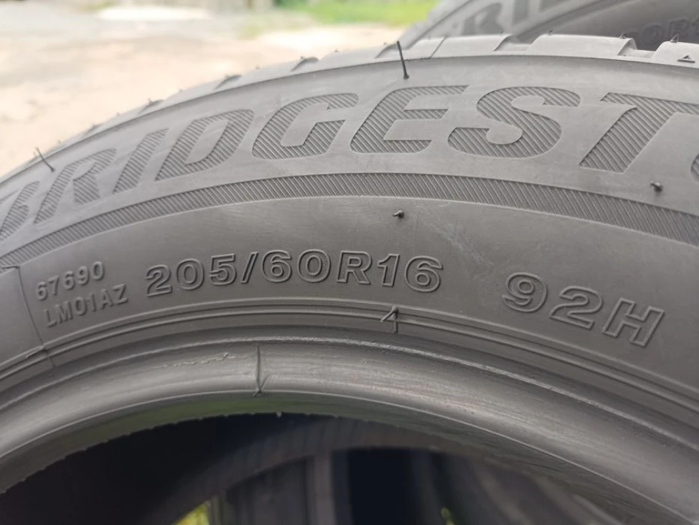Зимові шини Bridgestone 205/60 R16 резина Р16