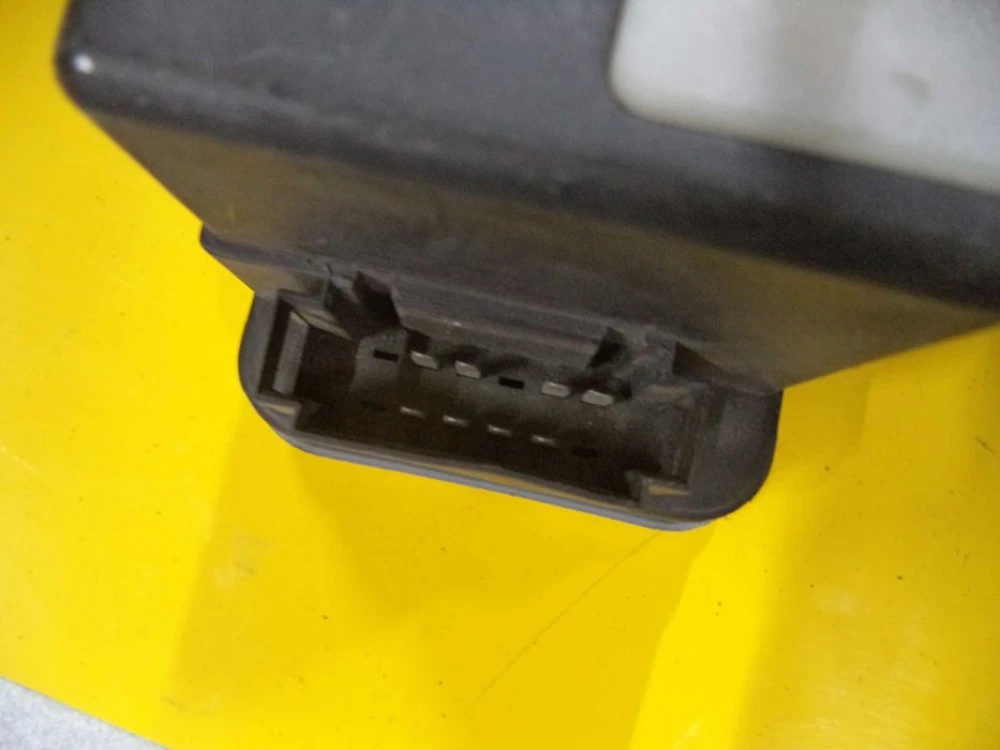 Компрессор центрального замка Volkswagen Corrado Polo   8TN006654-51