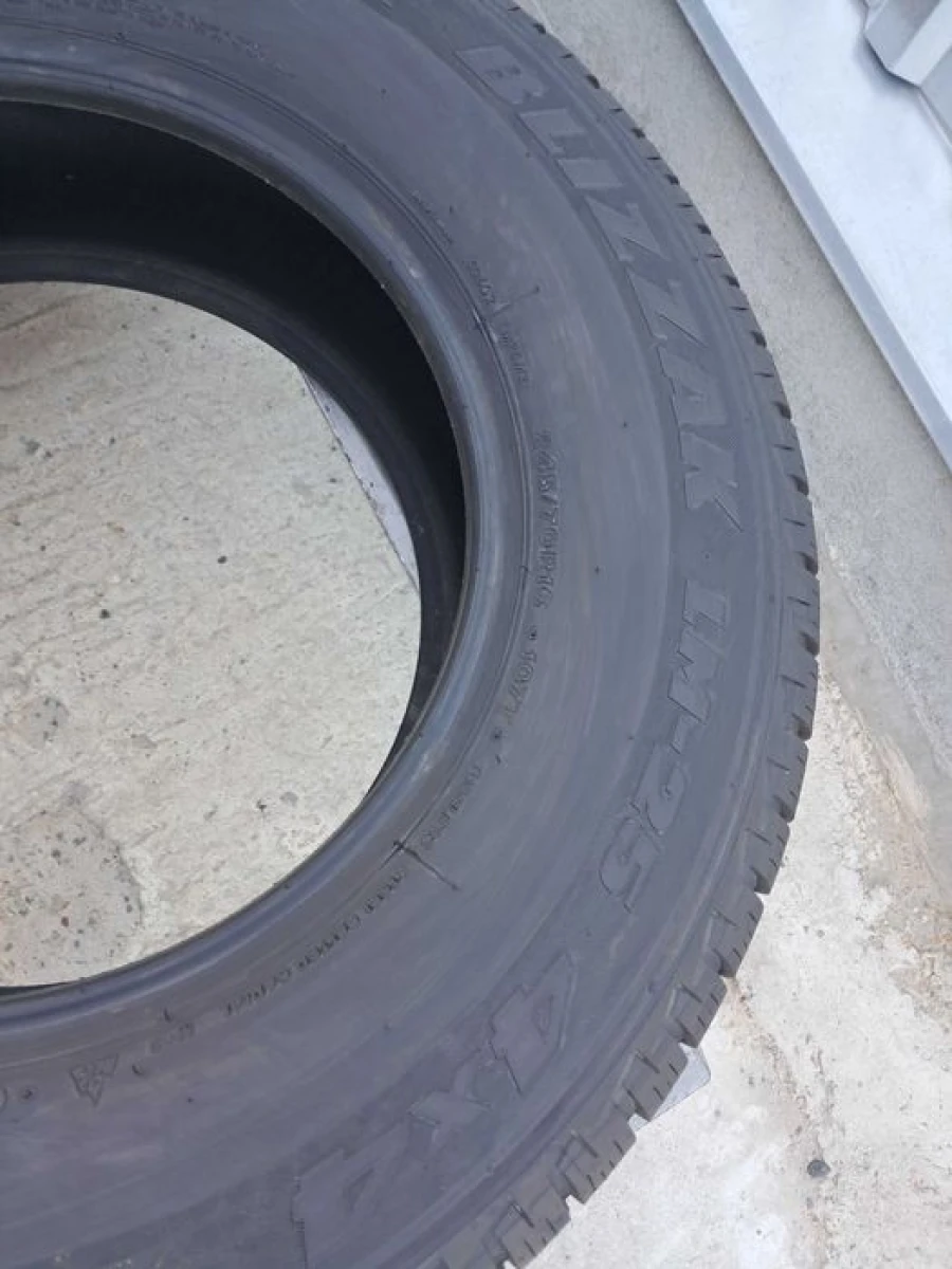 Резина зима НОВА Bridgestone 245/70 R16 Blizzak LM25 4x4