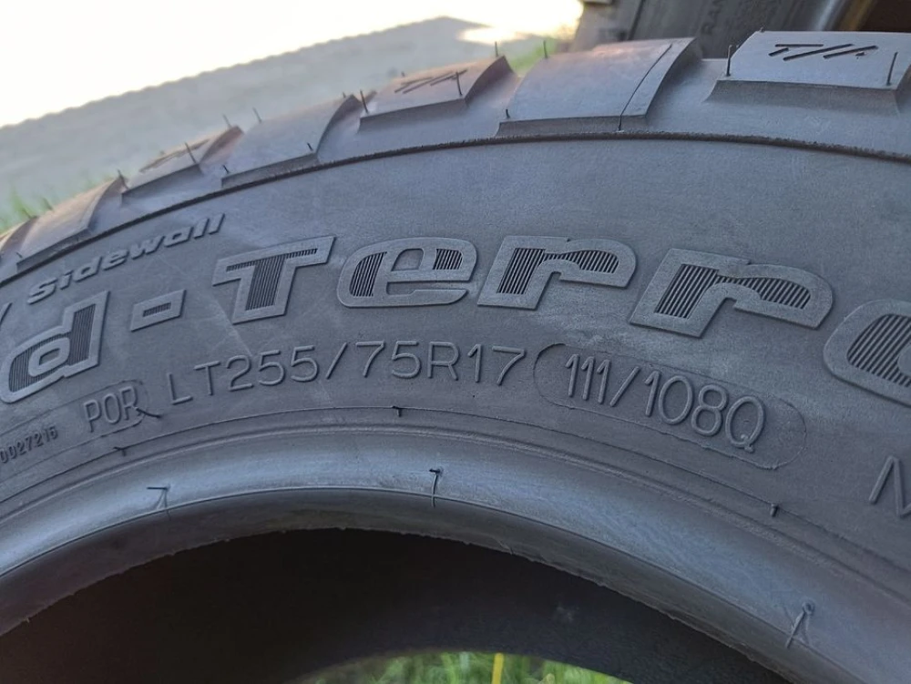 Болотяні шини 255/75 R17 BFGoodrich Mud Terrain T/A
BFGoodrich Mud Ter