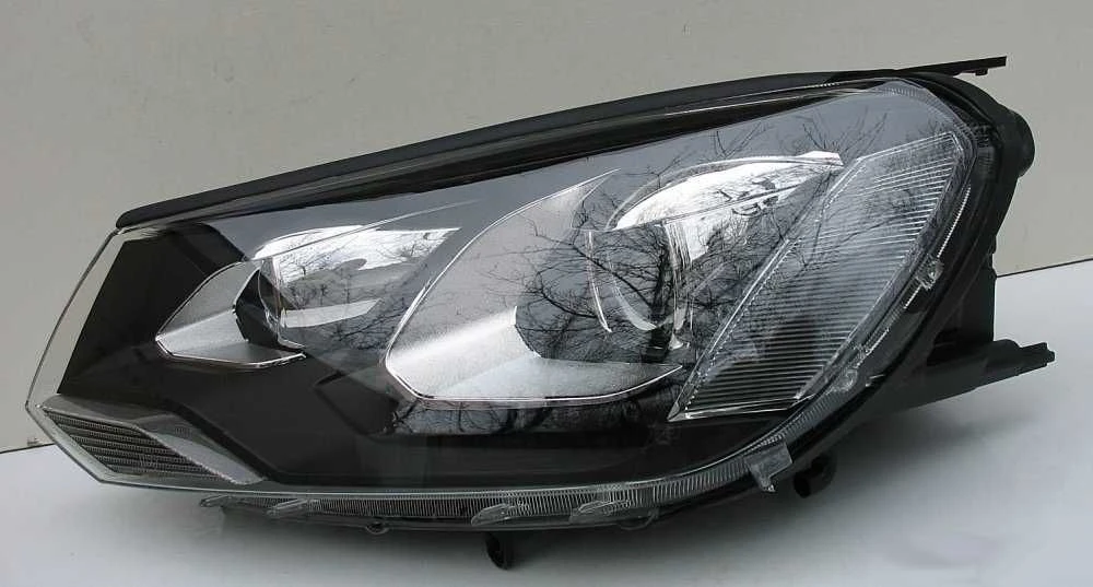 Передние фары VW Touareg NF (11-14) тюнинг led фари (заміна галогену)