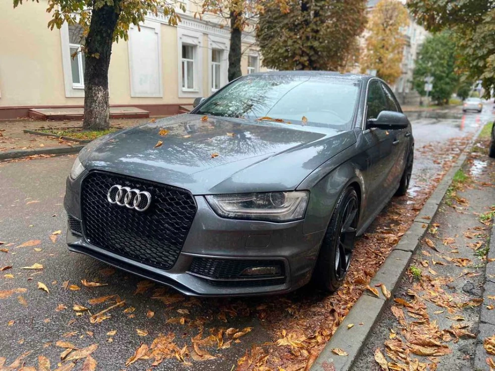 Решітка радіатора Audi A4 B8 (12-16) тюнинг решетка стиль RS4