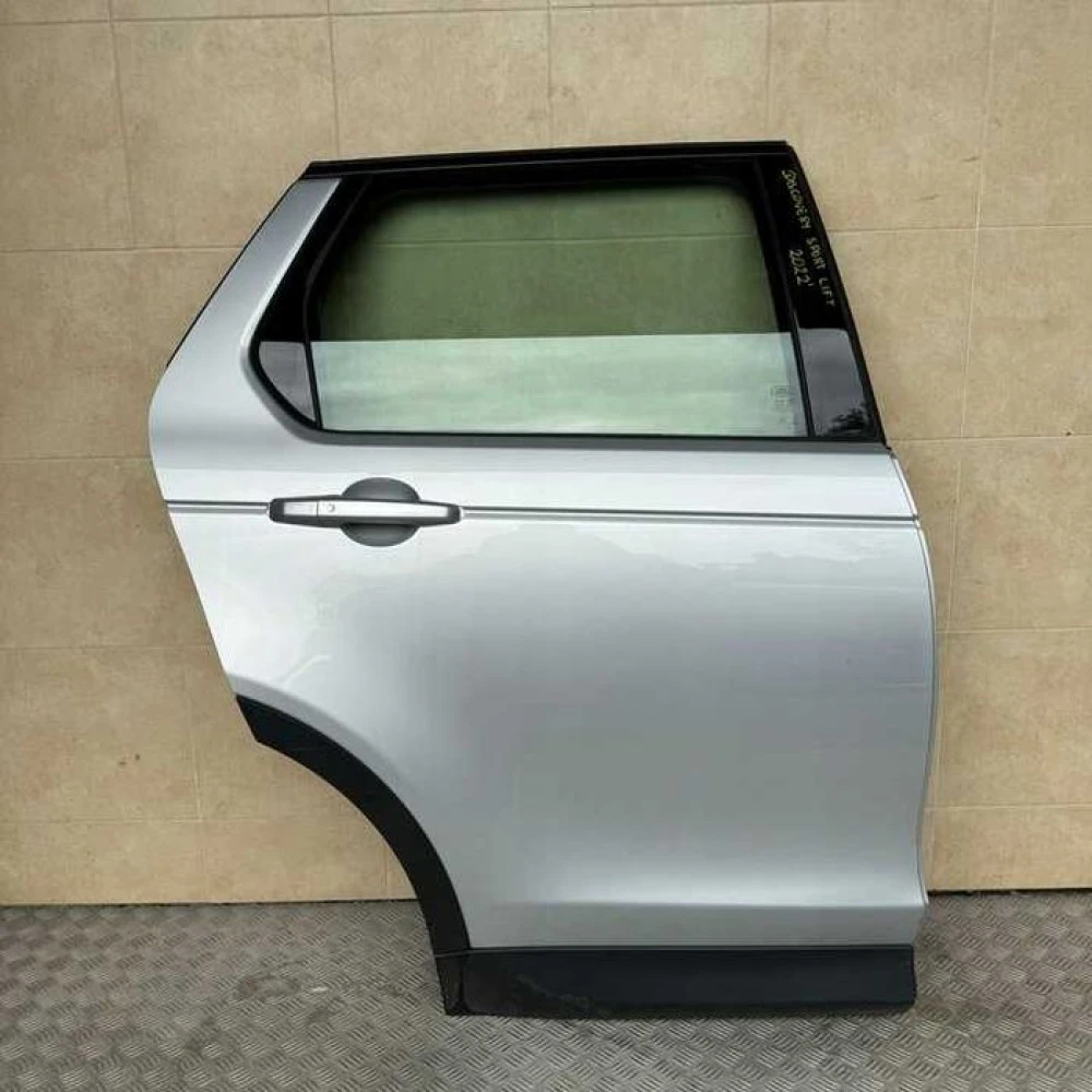 Двери передние задние левые правые Land Rover Discovery Sport