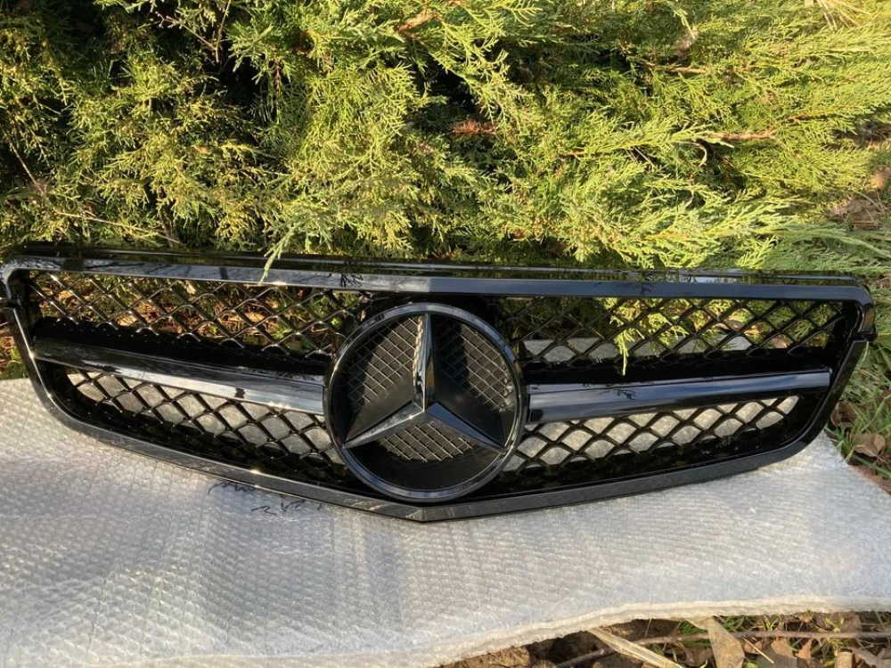 Решетка радиатора SL Matt Black Grille mercedes  C w204 2006-2013год.