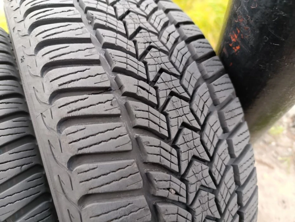 Майже нові зимові шини Debica 195/50 R15 резина Р15