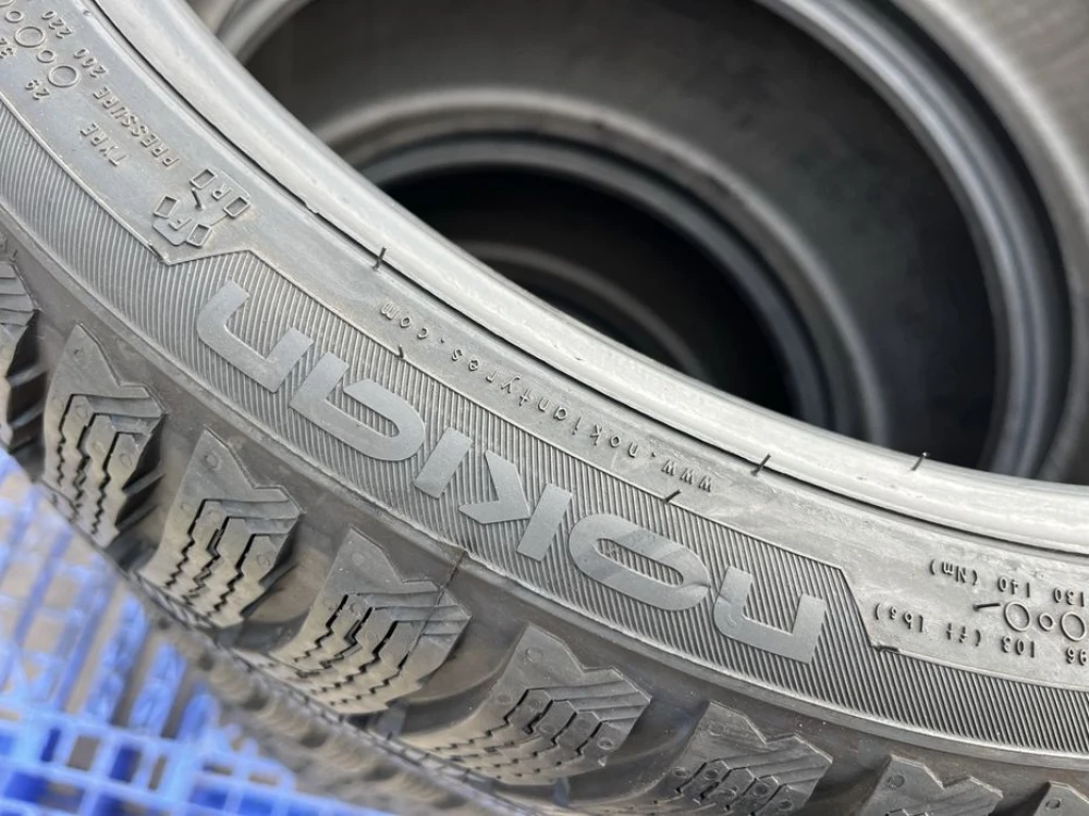 235/35 r19 Nokian WR D4 98% Резина зимняя Finland