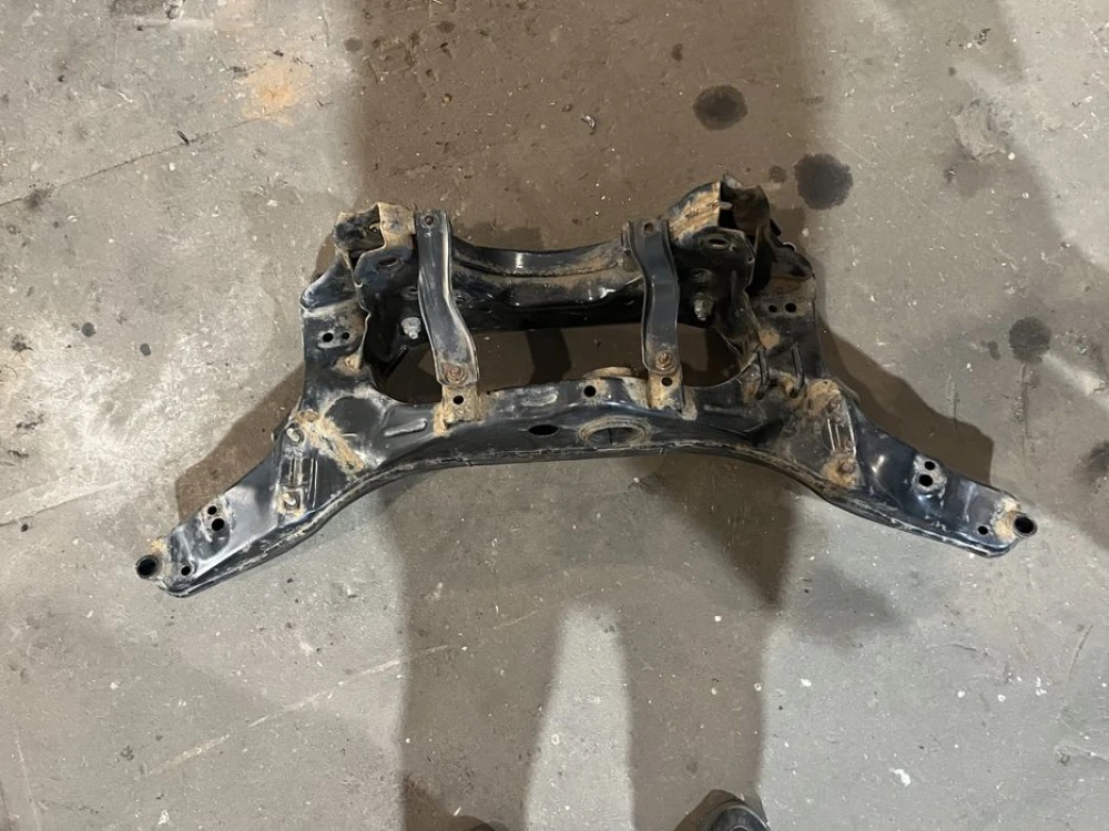 Подрамник задний балка nissan rogue 2016 2019