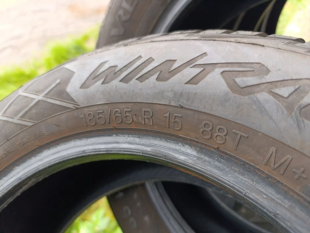 Практично нові зимові шини Vredestein 185/65 R15 резина Р15