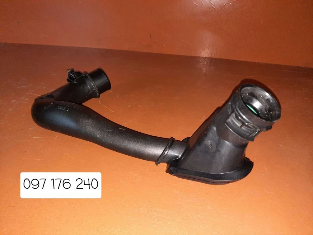 Патрубок 8200887170 Renault Trafic Opel Vivaro Nissan Primastar 2.0