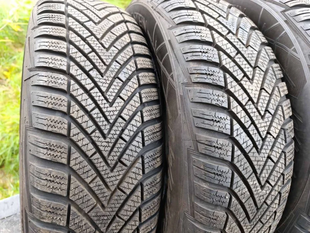 Практично нові зимові шини Vredestein 185/65 R15 резина Р15