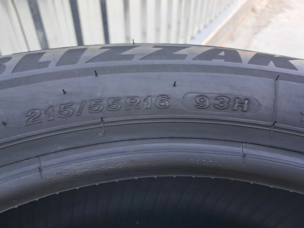 Резина зима НОВА Bridgestone 215/55 R16 Blizzak LM-32