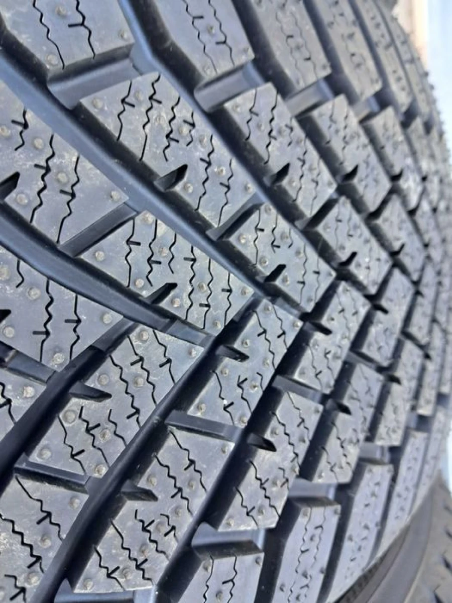 Резина зима НОВА Yokohama 235/40 R19 BluEarth Winter V906 DOT24