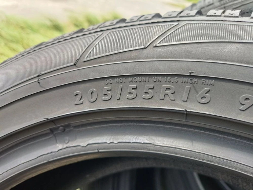 Зимові шини Dunlop 205/55 R16 резина Р16