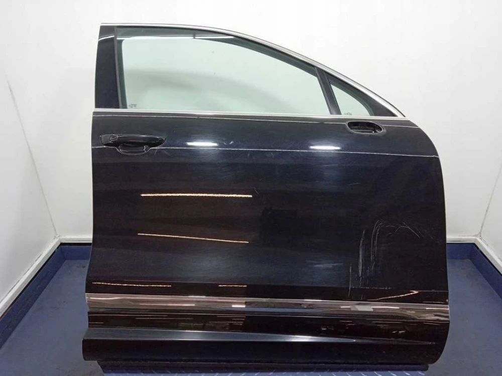 Двери передние задние правые левые Volkswagen Touareg II 7P