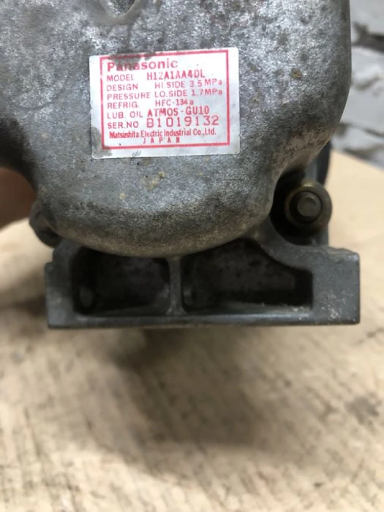 Компрессор кондиционера кондиціонера Mazda 323F BJ 1.5 1.6 B Мазда