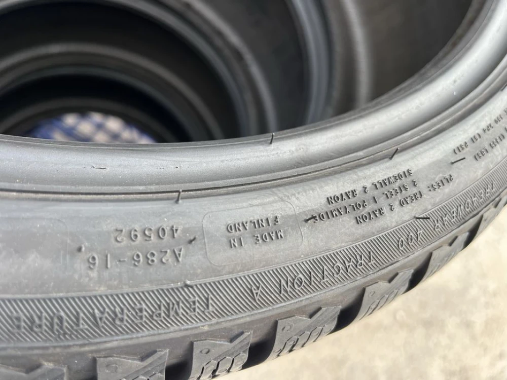 235/35 r19 Nokian WR D4 98% Резина зимняя Finland