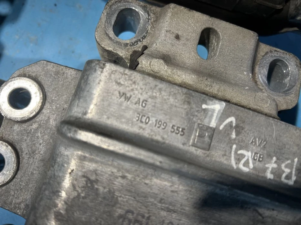 Подушка опора Коробки VW passat b6 b7 cc мкпп Б6 Б7 СС