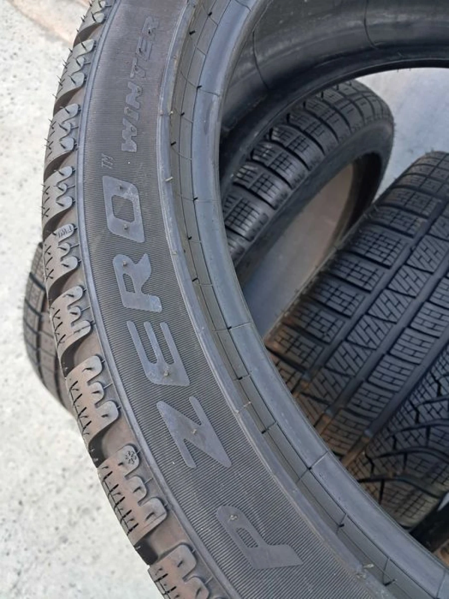 Резина зима 95% протектор Pirelli 245/40 R19 P Zero Winter Runflat