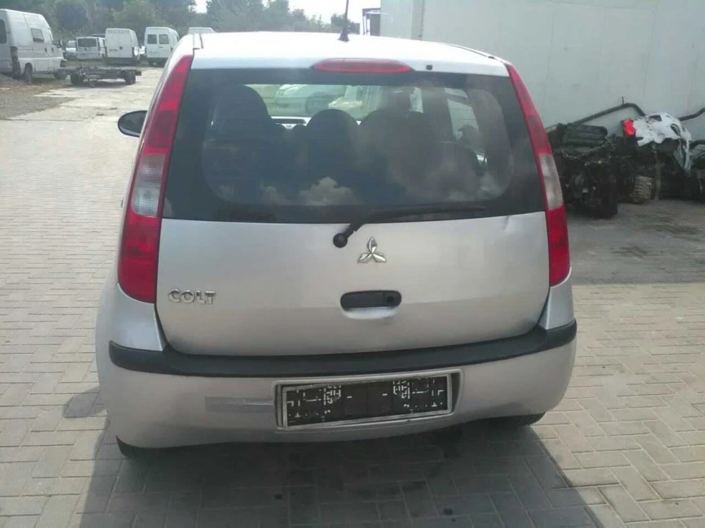 mitsubishi Colt 2004-2007pp кузовщина,вживані автозапчастини